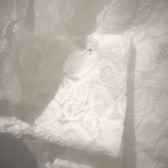 Lace ruffle blouse - Picture 2 of 3